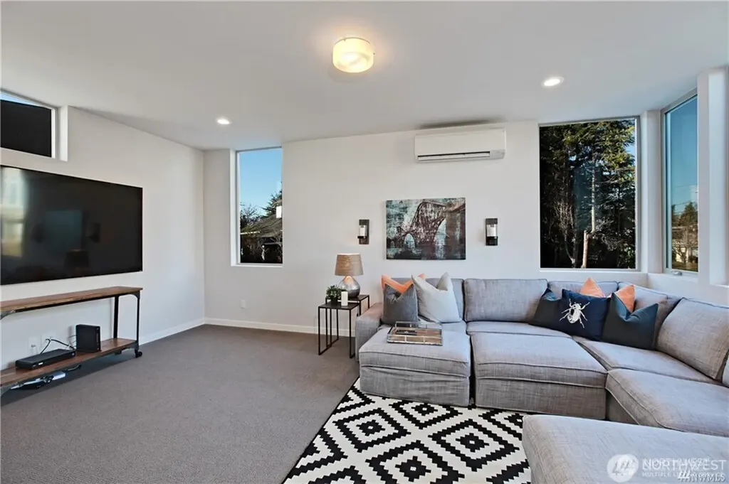 5207 S Willow Street Seattle WA 98118