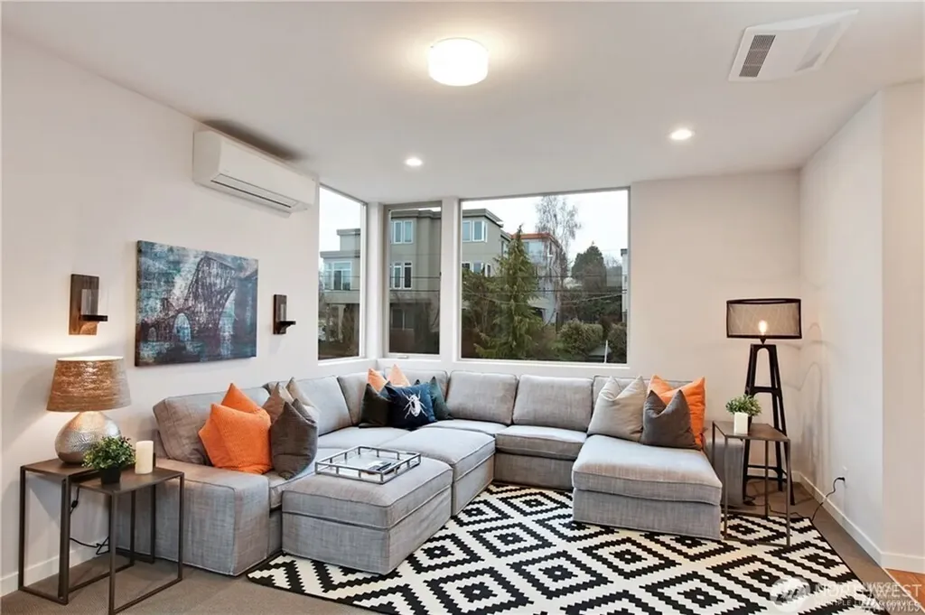 5207 S Willow Street Seattle WA 98118