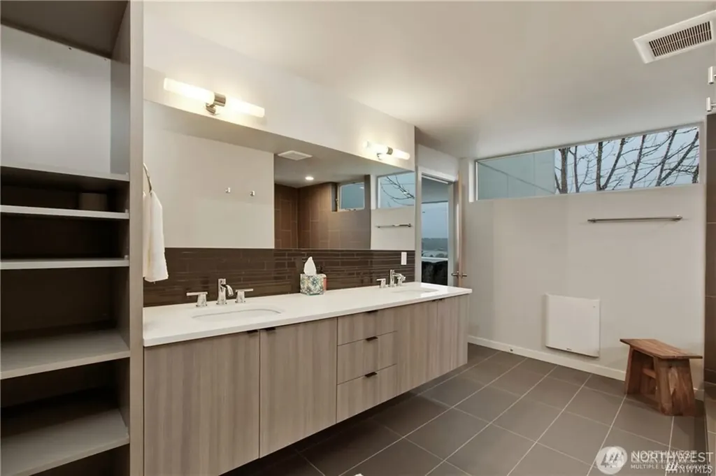 5207 S Willow Street Seattle WA 98118