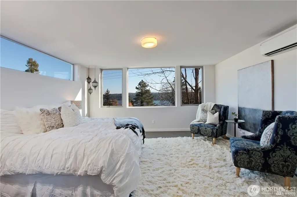 5207 S Willow Street Seattle WA 98118