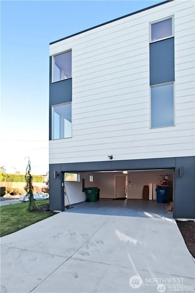 5207 S Willow Street Seattle WA 98118