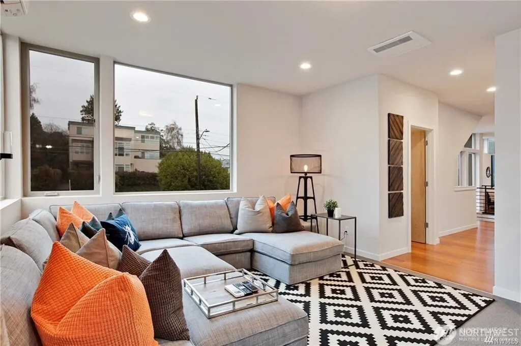 5207 S Willow Street Seattle WA 98118