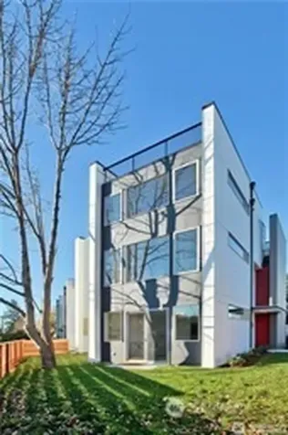 5207 S Willow Street Seattle WA 98118
