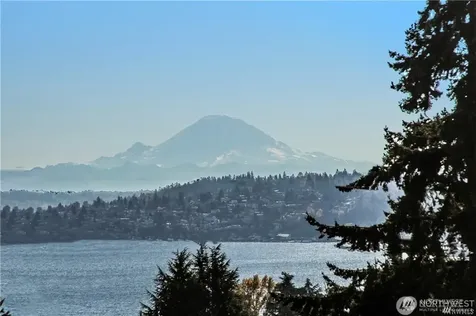 5207 S Willow Street Seattle WA 98118