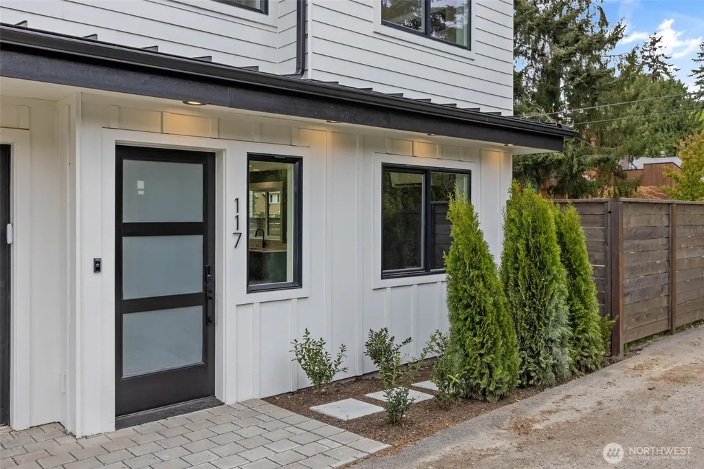 117 NW 112th Street Seattle WA 98177