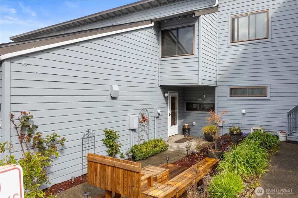 21634 14th Avenue S Des Moines WA 98198