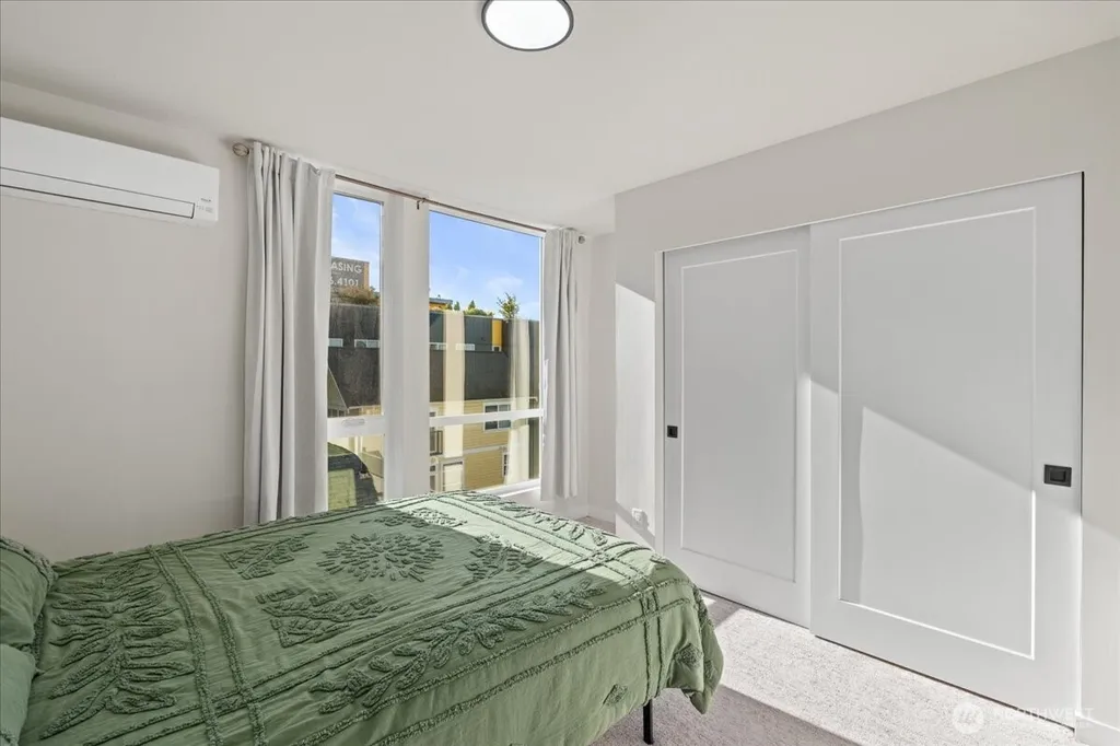 911 NE 70th Street Seattle WA 98115