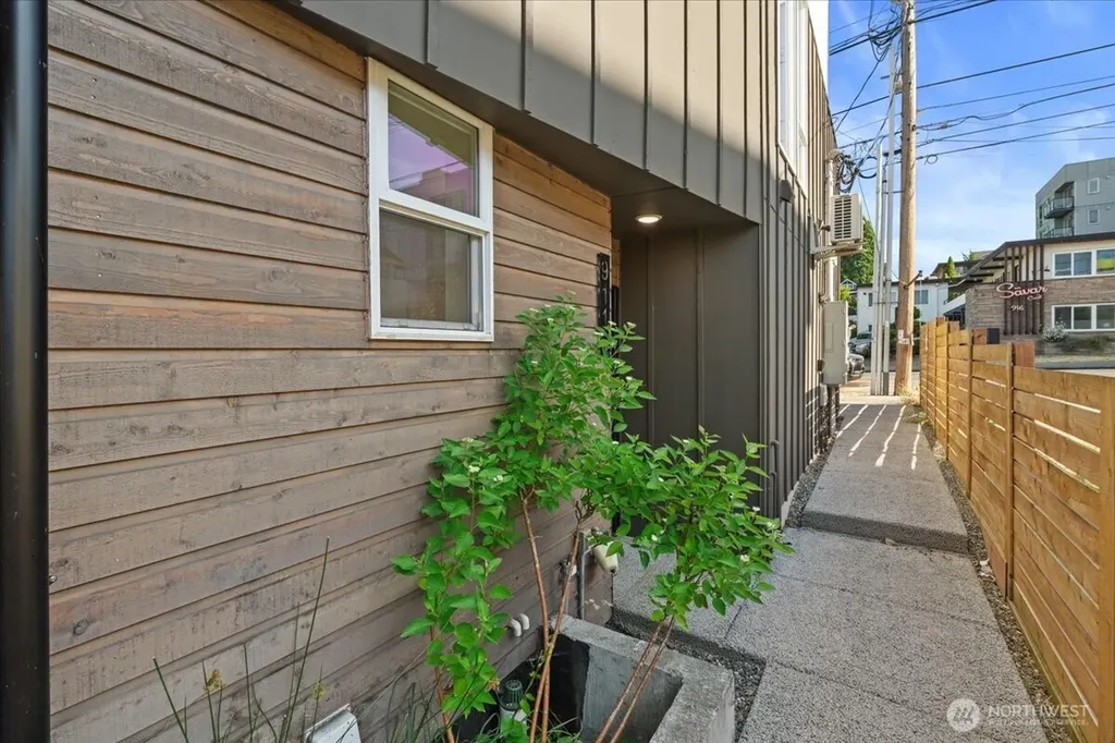 911 NE 70th Street Seattle WA 98115