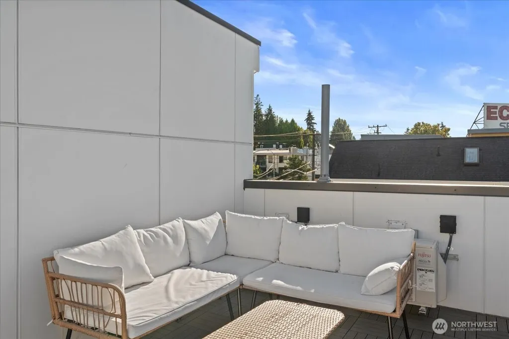 911 NE 70th Street Seattle WA 98115