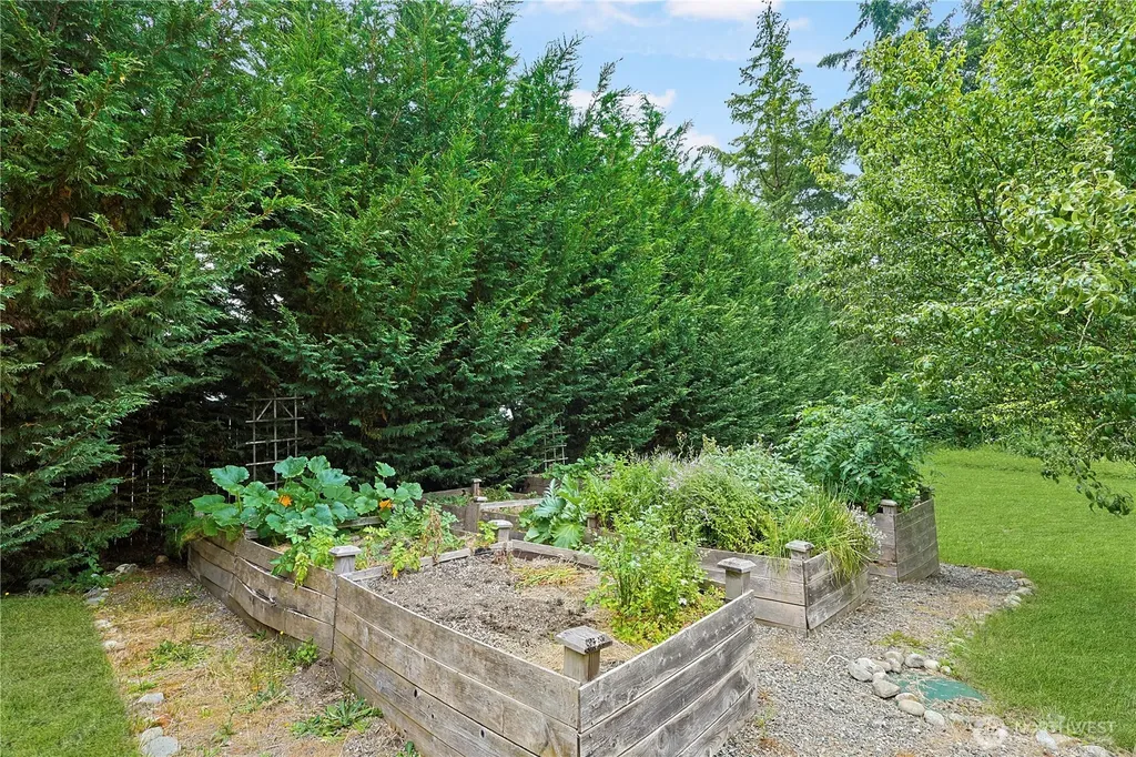 714 Tipsoo Loop S Rainier WA 98576