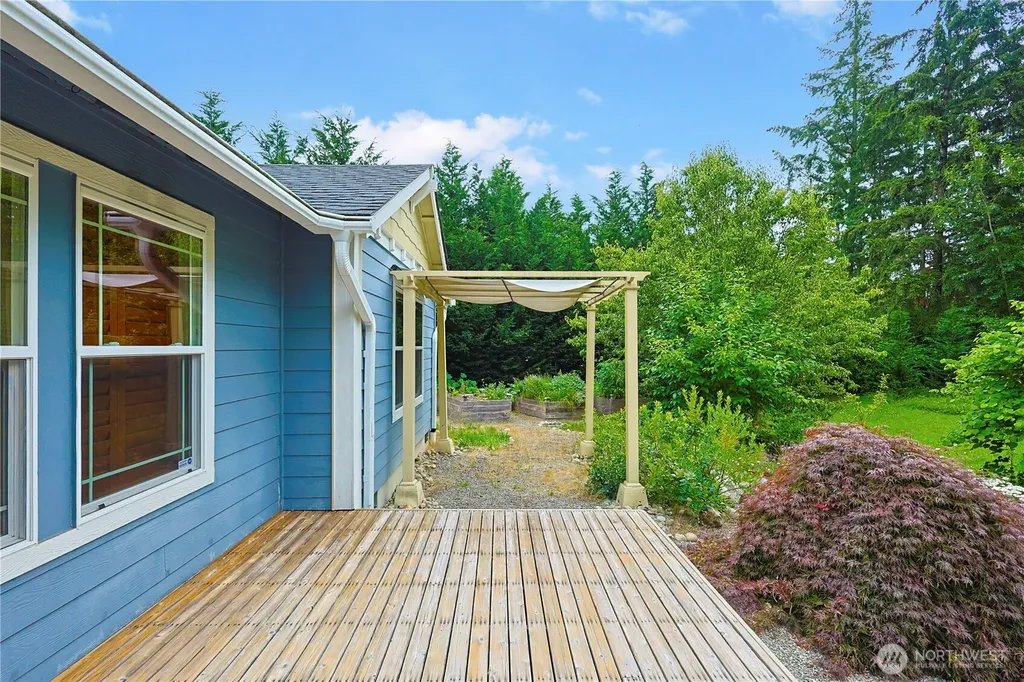 714 Tipsoo Loop S Rainier WA 98576