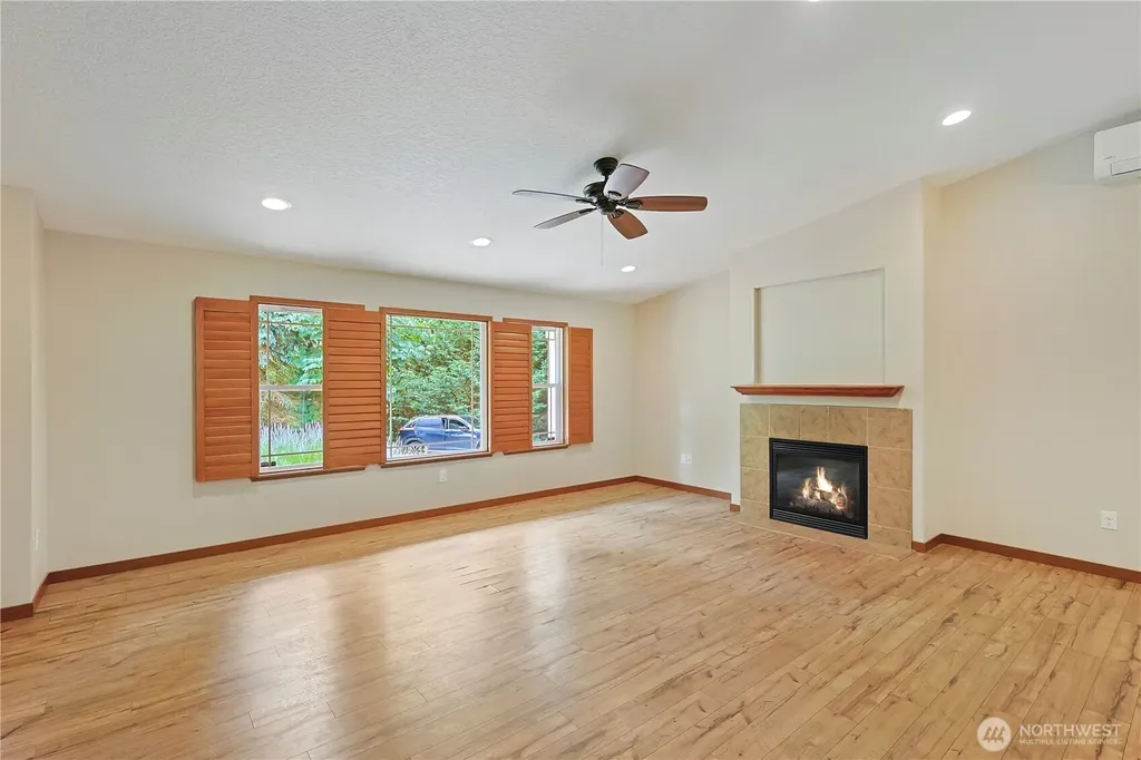 714 Tipsoo Loop S Rainier WA 98576