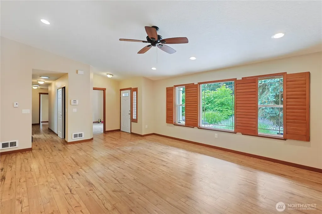 714 Tipsoo Loop S Rainier WA 98576