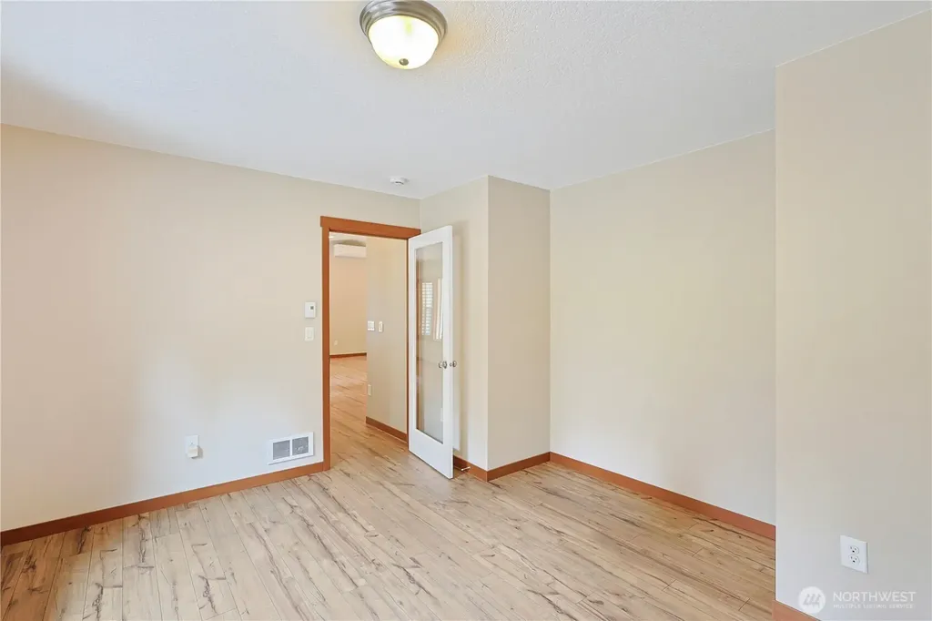714 Tipsoo Loop S Rainier WA 98576