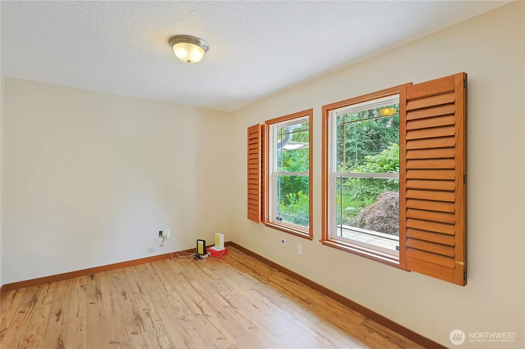 714 Tipsoo Loop S Rainier WA 98576