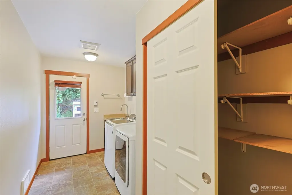 714 Tipsoo Loop S Rainier WA 98576
