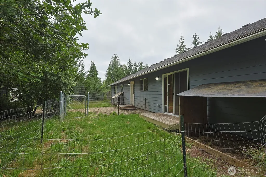 714 Tipsoo Loop S Rainier WA 98576