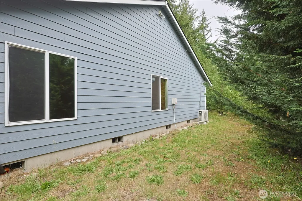 714 Tipsoo Loop S Rainier WA 98576
