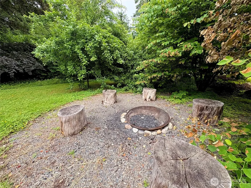 714 Tipsoo Loop S Rainier WA 98576