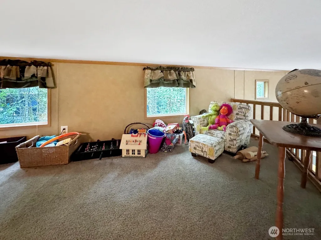 77 Christmas Tree Circle Deming WA 98266