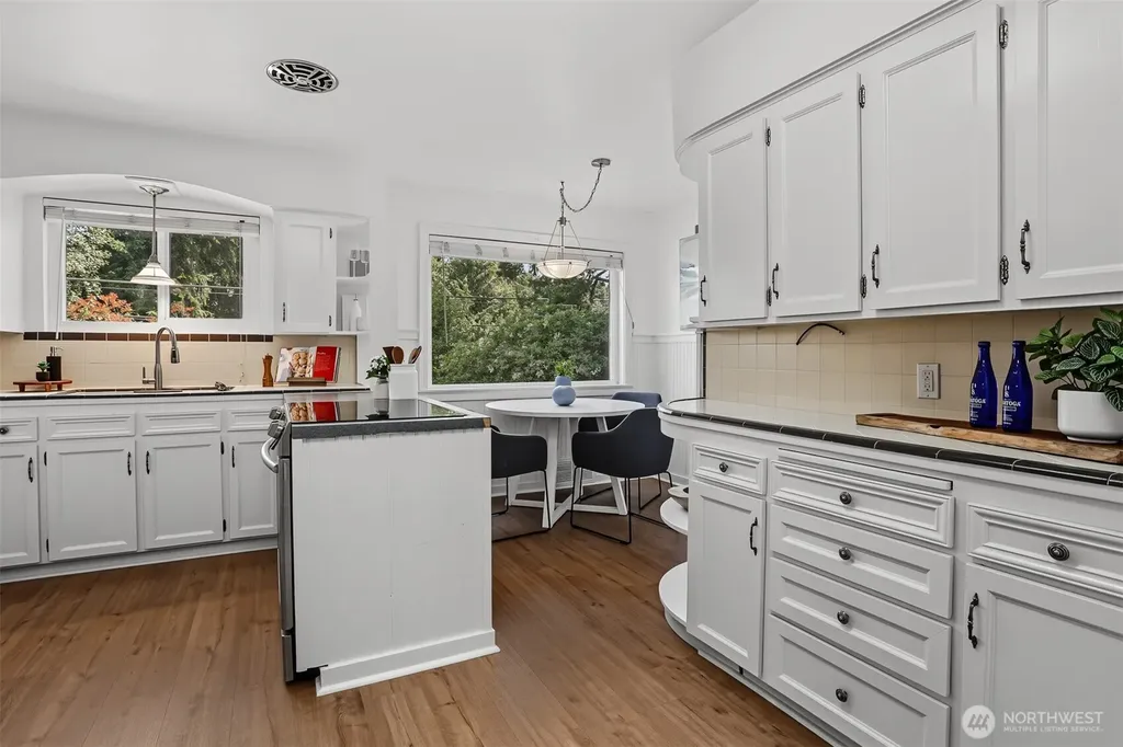 4711 Colby Avenue Everett WA 98203