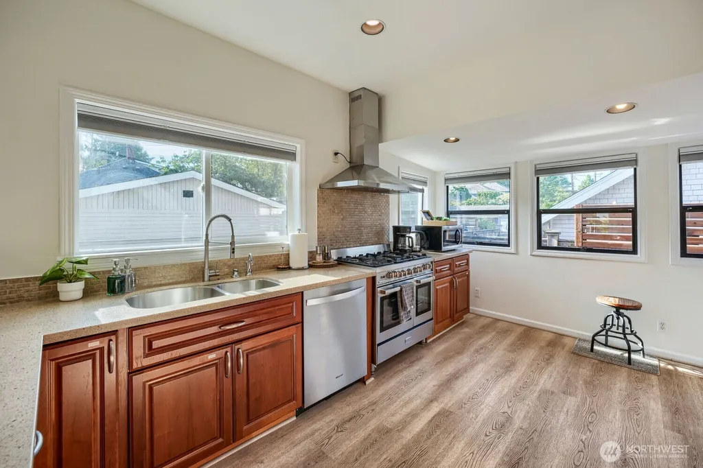 715 W Wheeler Street Seattle WA 98119