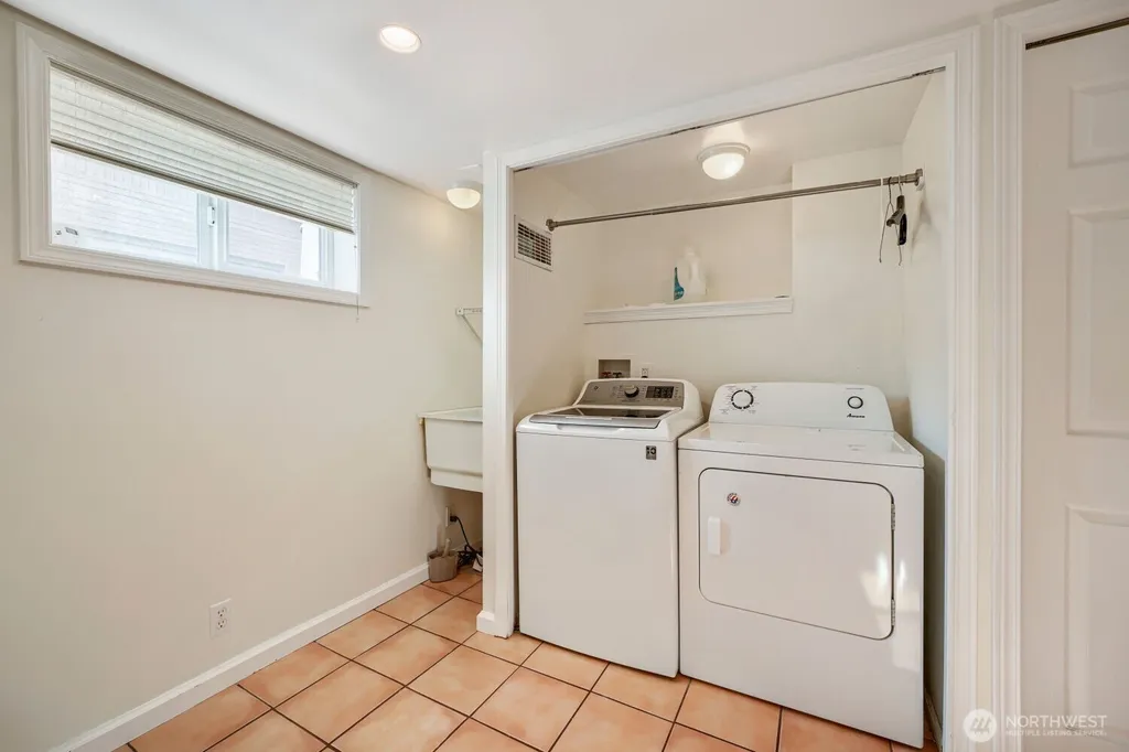 715 W Wheeler Street Seattle WA 98119