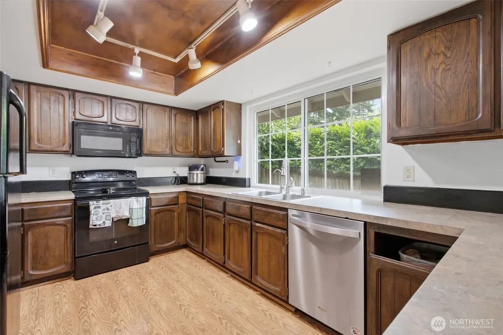 3188 SE Calaveras Port Orchard WA 98366