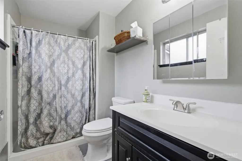 3188 SE Calaveras Port Orchard WA 98366