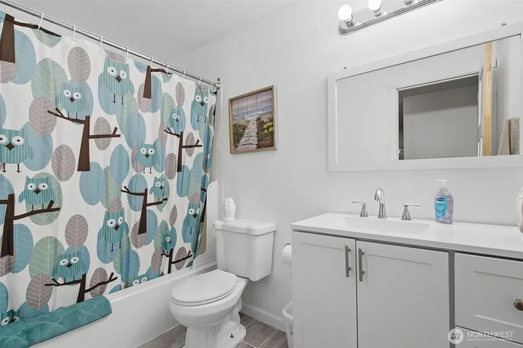 3188 SE Calaveras Port Orchard WA 98366
