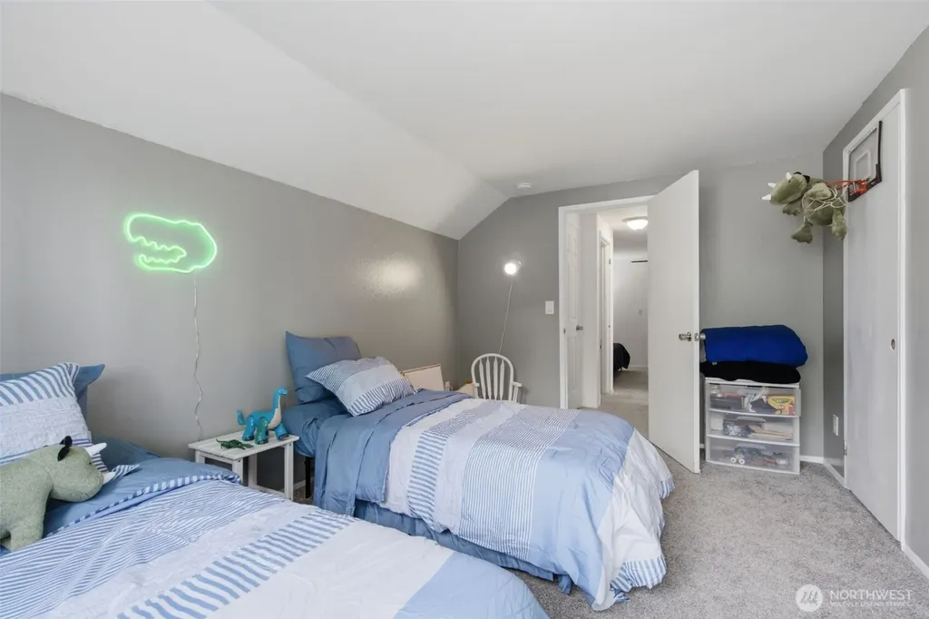 3188 SE Calaveras Port Orchard WA 98366