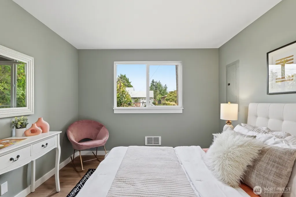 1433 SW Donovan Street Seattle WA 98106