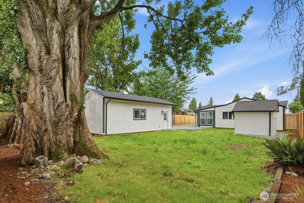 1433 SW Donovan Street Seattle WA 98106