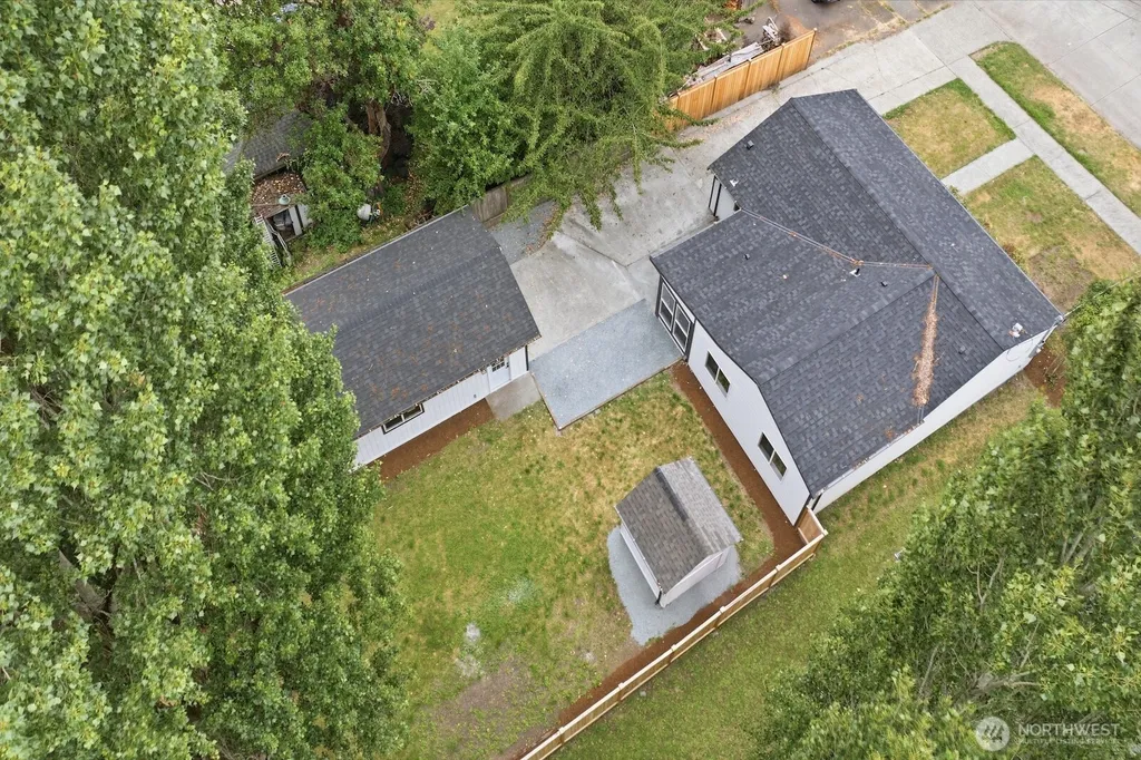 1433 SW Donovan Street Seattle WA 98106