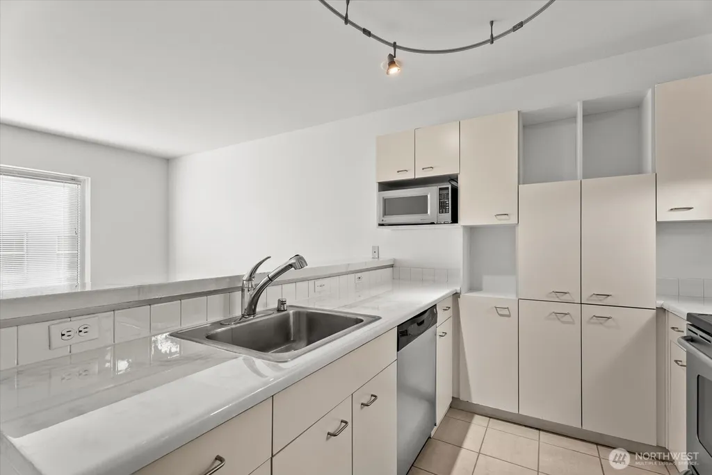 2440 Western Avenue Seattle WA 98121