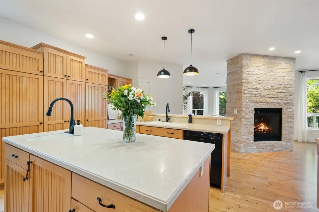 180 E Westlake Drive N Allyn WA 98528