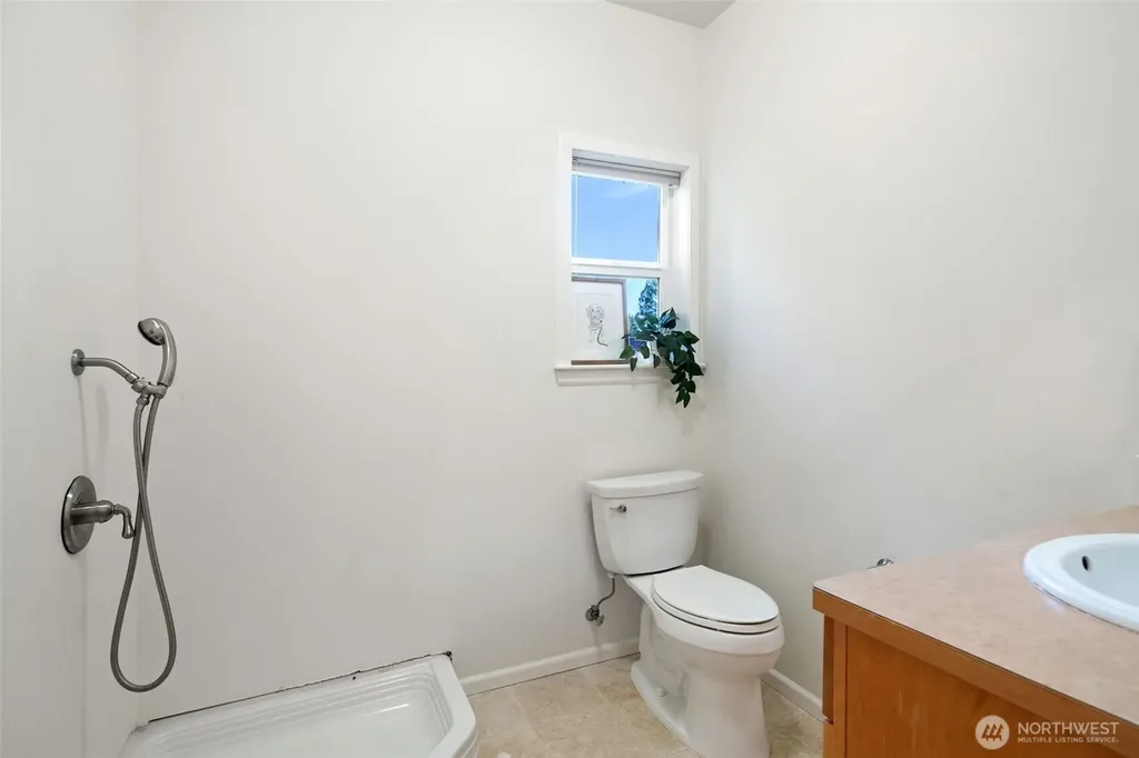 180 E Westlake Drive N Allyn WA 98528