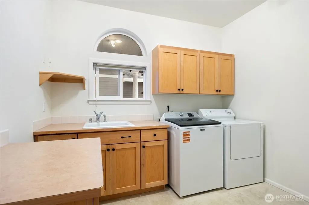 180 E Westlake Drive N Allyn WA 98528