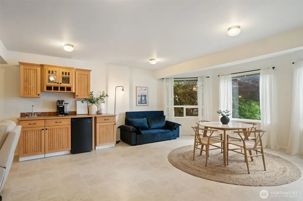 180 E Westlake Drive N Allyn WA 98528