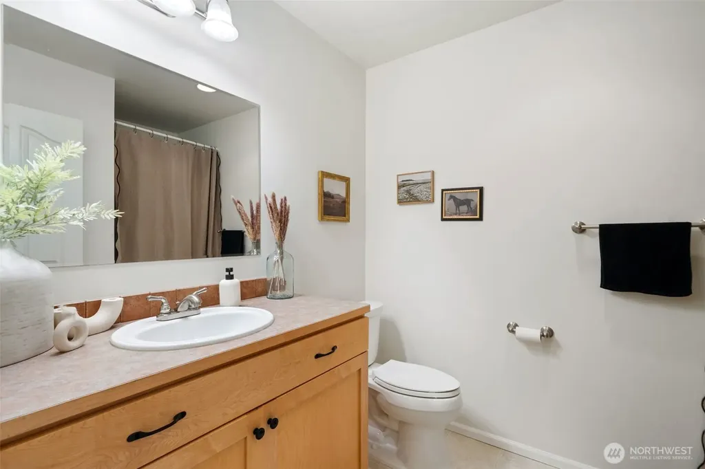 180 E Westlake Drive N Allyn WA 98528