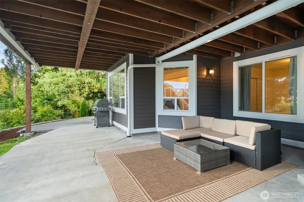 180 E Westlake Drive N Allyn WA 98528