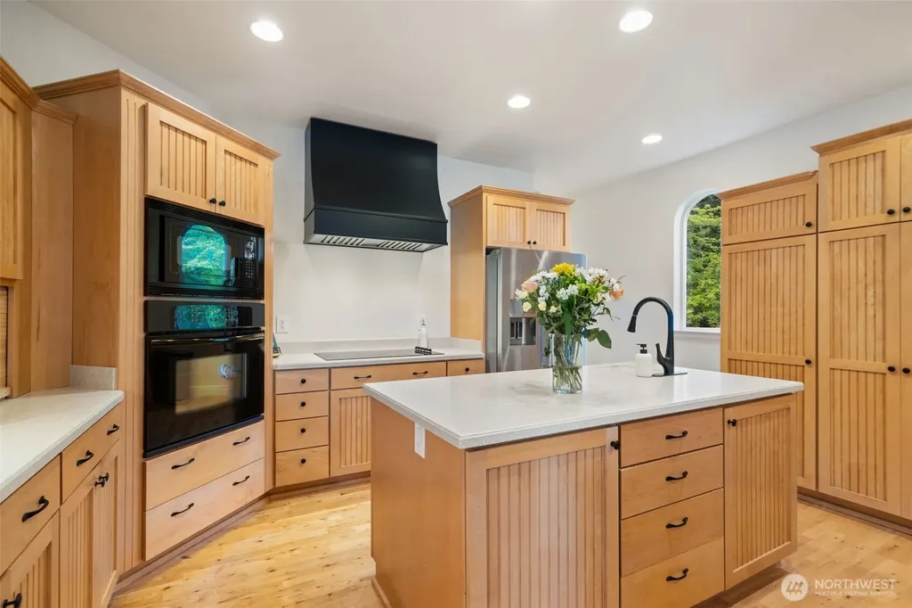 180 E Westlake Drive N Allyn WA 98528