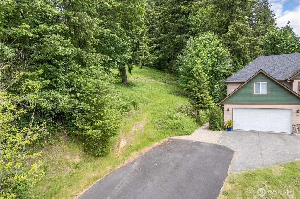 945 Edinburgh Court Kelso WA 98626