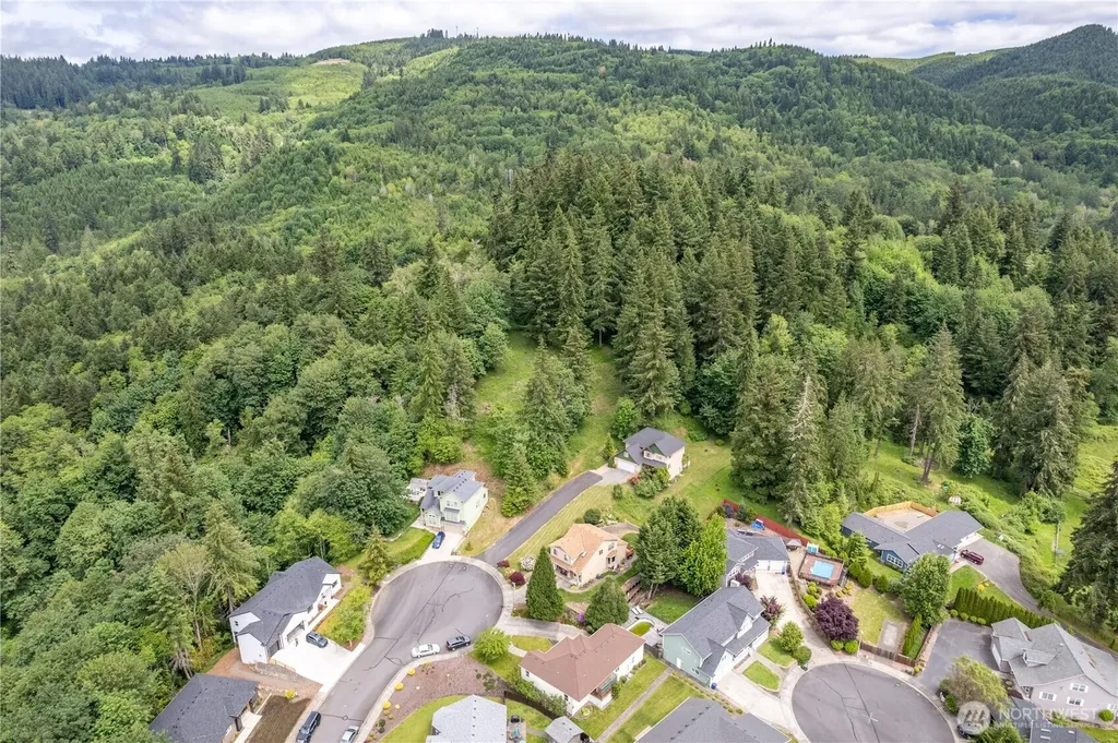 945 Edinburgh Court Kelso WA 98626