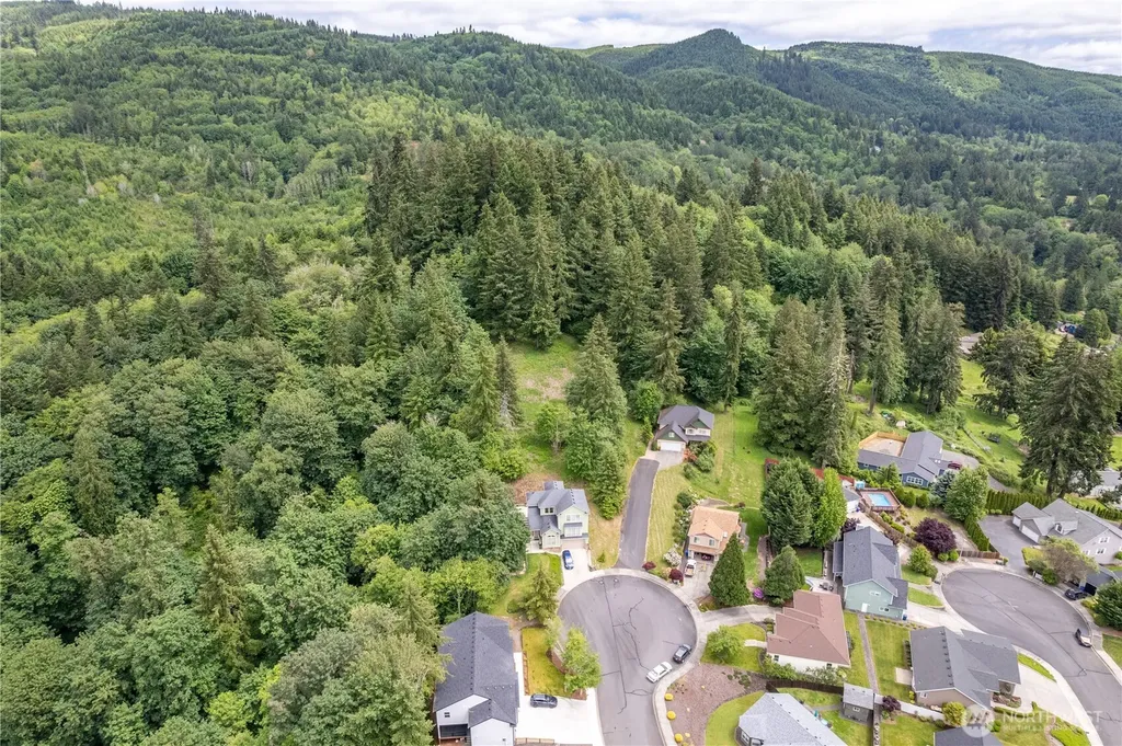 945 Edinburgh Court Kelso WA 98626