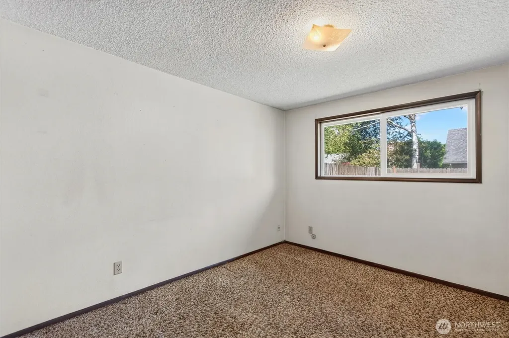 4724 Windemere Street Longview WA 98632