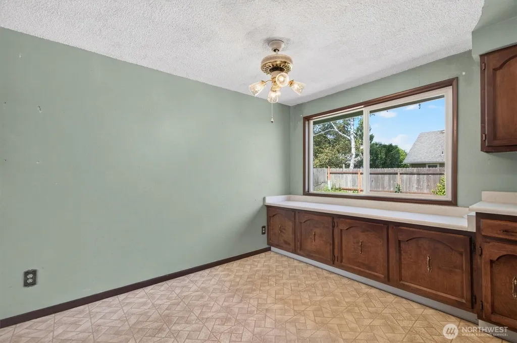 4724 Windemere Street Longview WA 98632