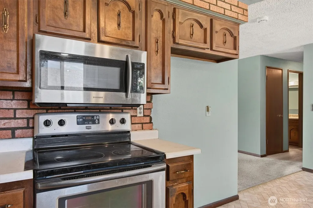 4724 Windemere Street Longview WA 98632