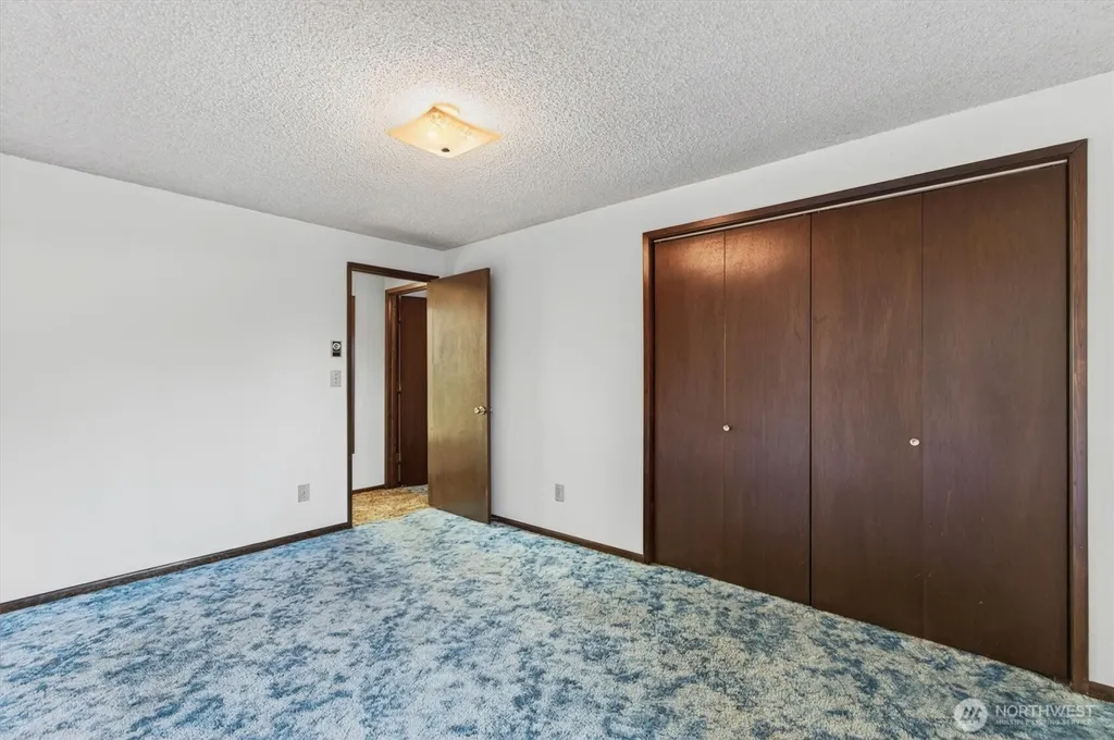 4724 Windemere Street Longview WA 98632