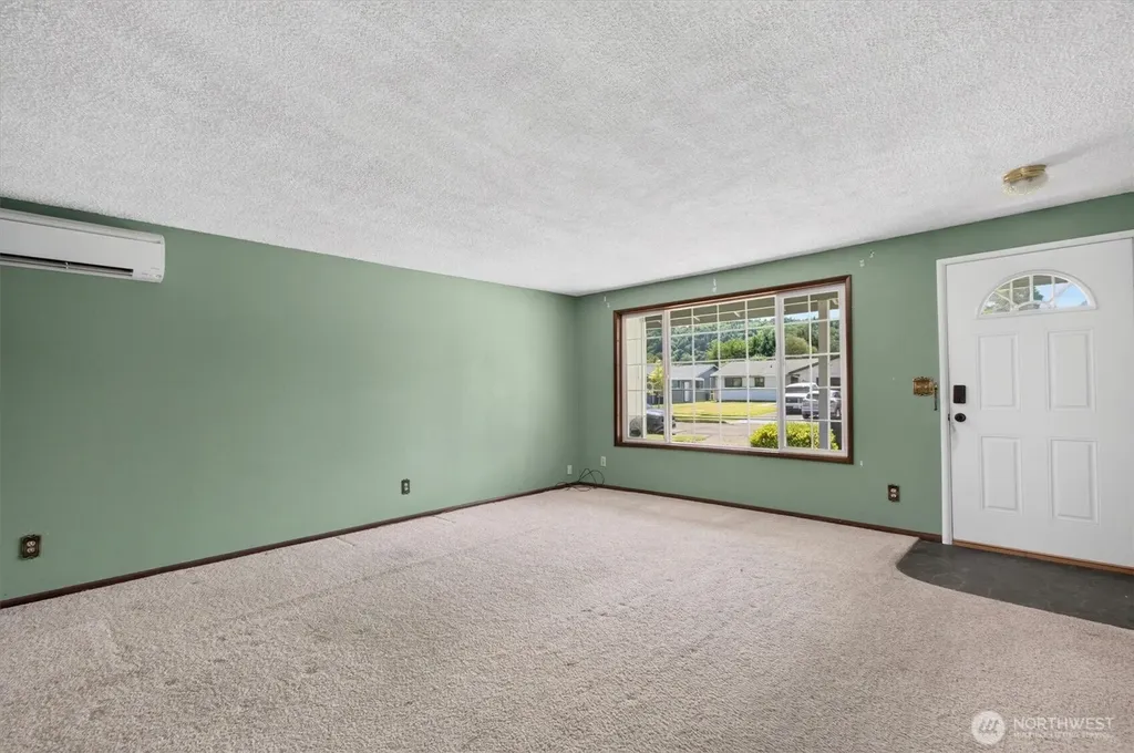 4724 Windemere Street Longview WA 98632